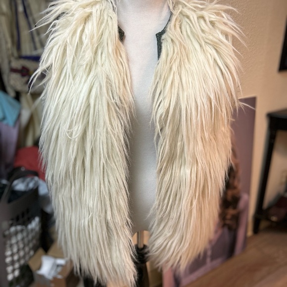 Donna Mizar Knit Sweater or Vest with Reversible Fur Lining - Removable Sleeves! - Picture 10 of 12